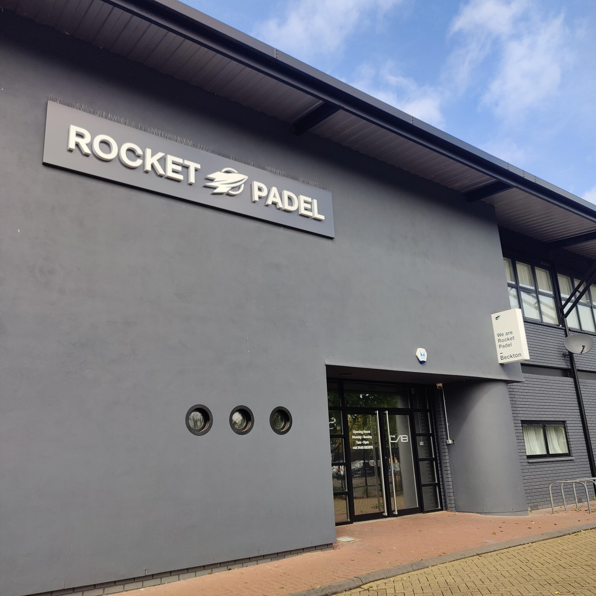 1 Triumph Rd, London for lease Primary Photo- Image 1 of 5