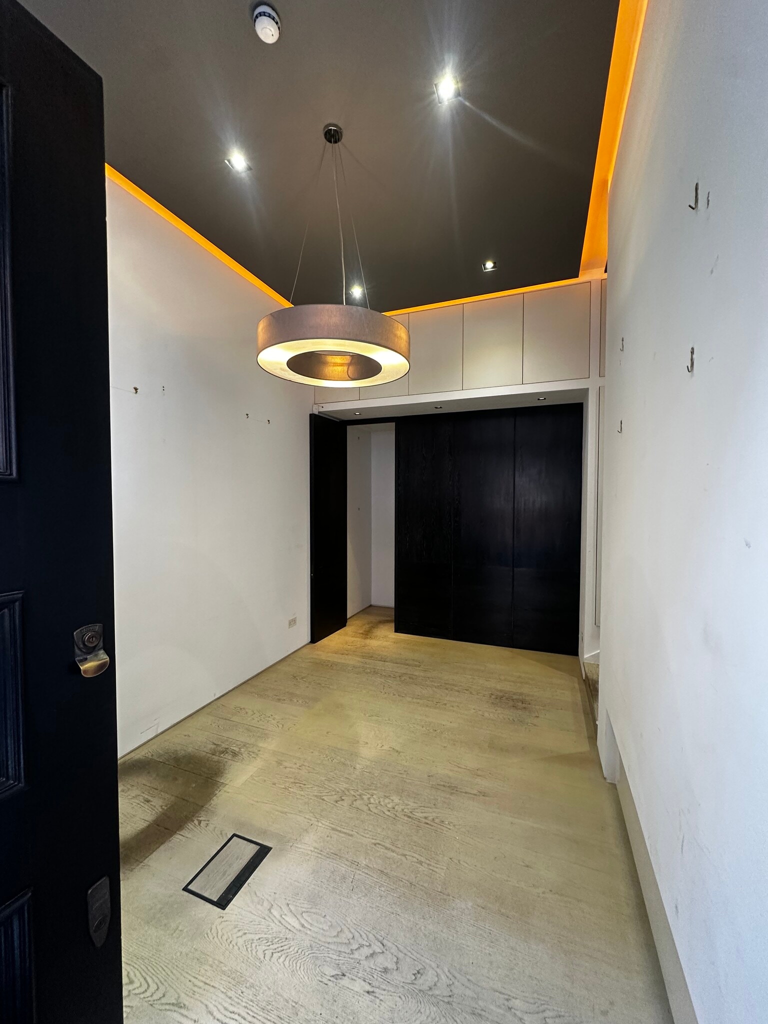 26-26A Cadogan Sq, London for lease Interior Photo- Image 1 of 6