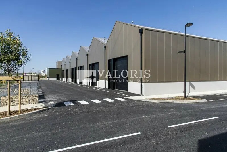 Flex in Toussieu for sale - Building Photo - Image 3 of 25