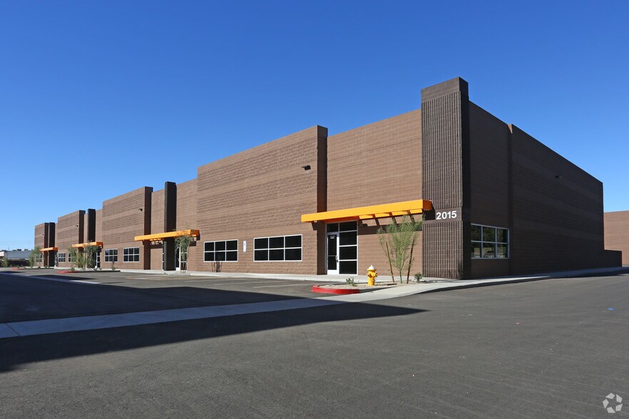 2025 W Deer Valley Rd, Phoenix, AZ for lease - Primary Photo - Image 3 of 4