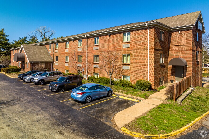 155 Chapel Ridge Dr, Hazelwood, MO 63042