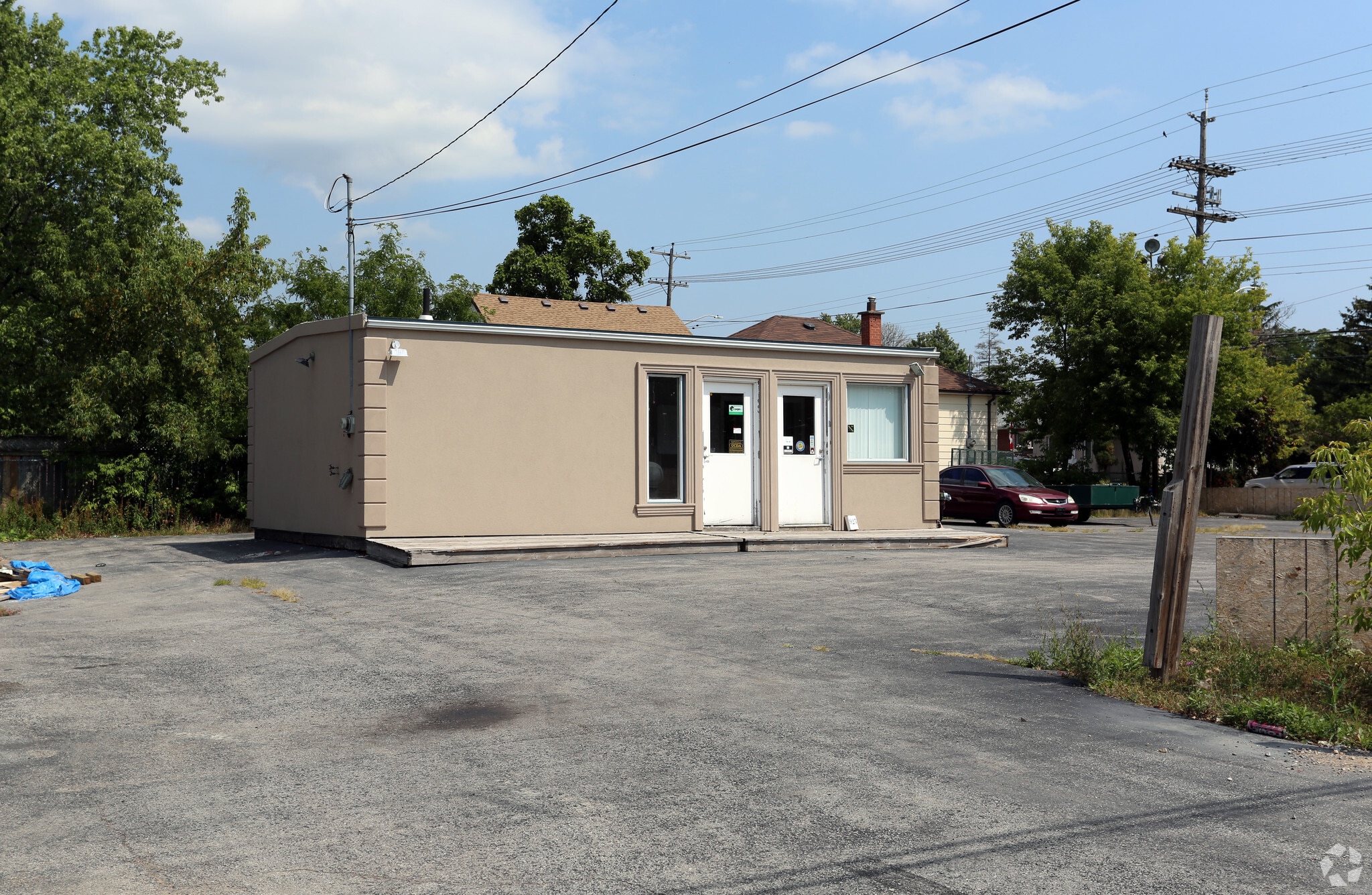 925 Queensdale Ave E, Hamilton, ON for sale Primary Photo- Image 1 of 1