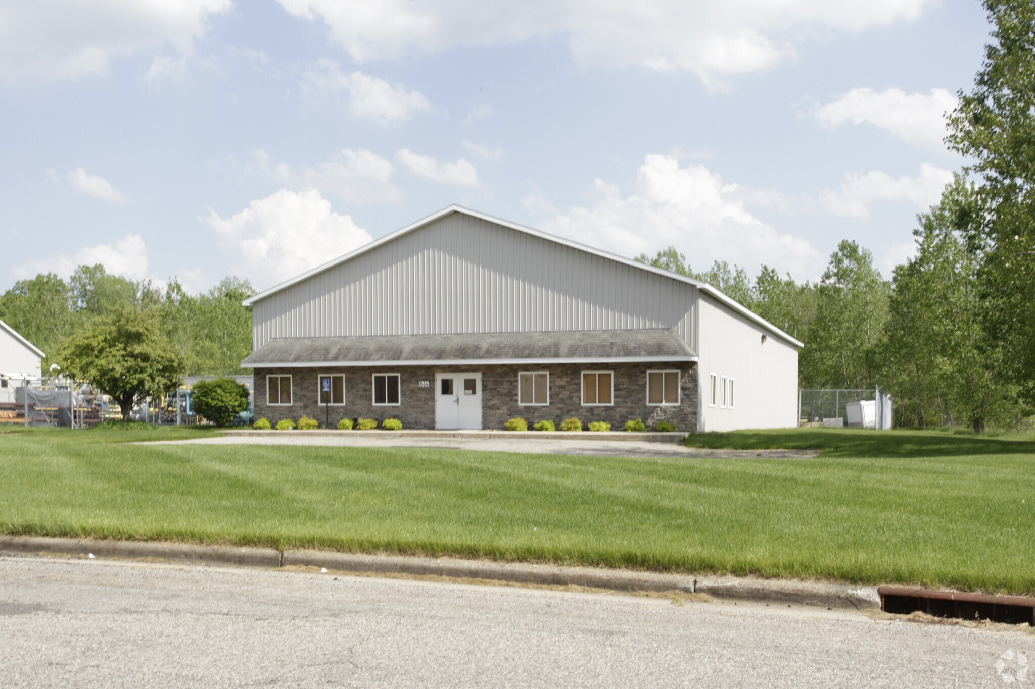 844 W River Center Dr, Comstock Park, MI for sale Primary Photo- Image 1 of 1