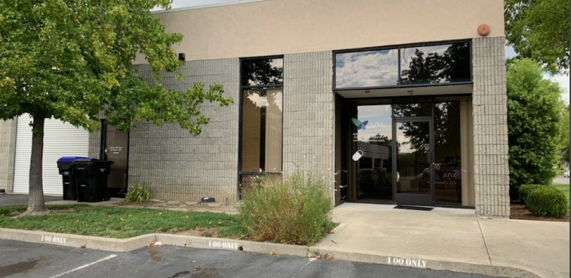 1047 Serpentine Ln, Pleasanton, CA for lease - Building Photo - Image 3 of 5