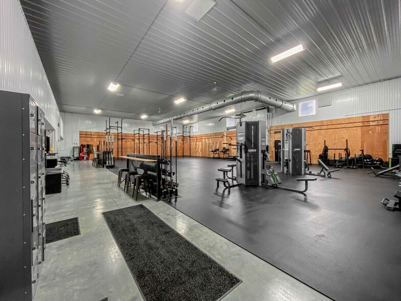 309 Prairie Ave SW, De Smet, SD for sale - Interior Photo - Image 2 of 20