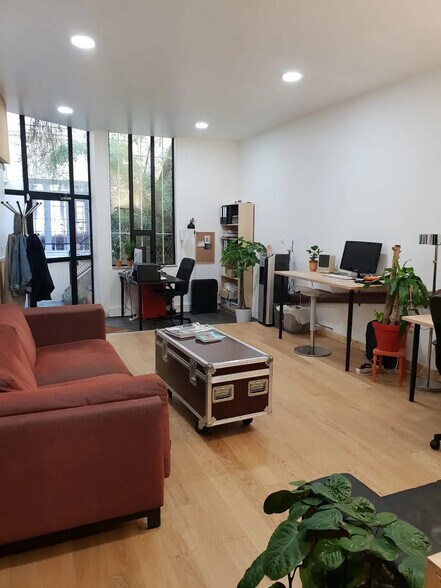 Office in Paris for sale - Building Photo - Image 1 of 9