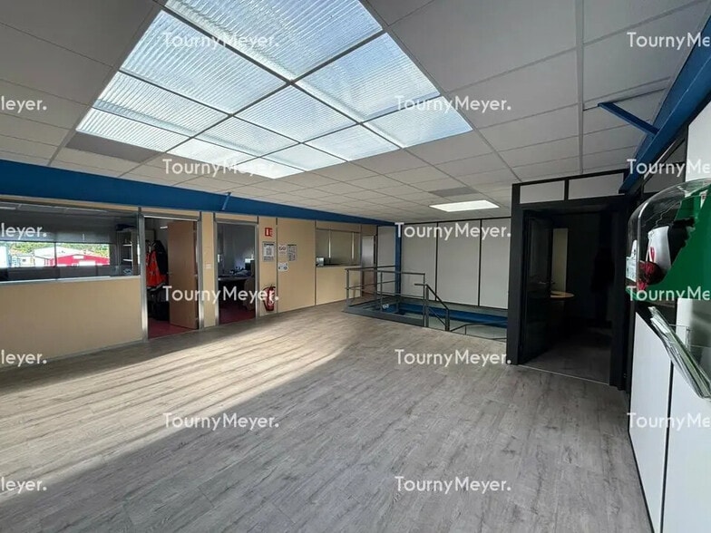 Flex in Basse-Goulaine for lease - Interior Photo - Image 2 of 6
