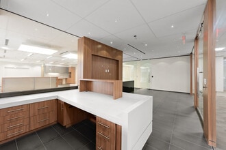 5065-5075 Westheimer Rd, Houston, TX for lease Interior Photo- Image 2 of 9