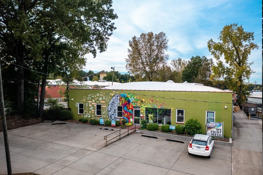 720 Tuckaseegee Rd, Charlotte, NC for lease - Primary Photo - Image 1 of 3