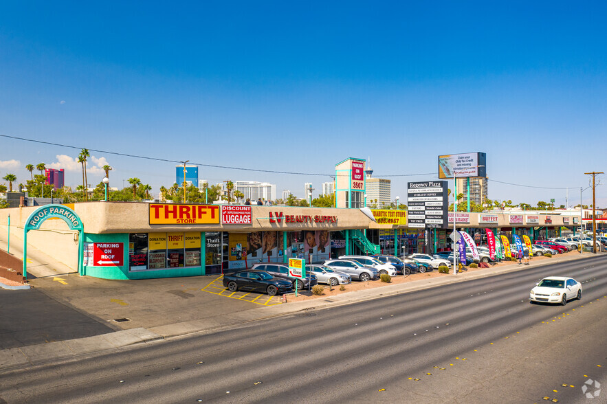 3465-3495 S Maryland Pky, Las Vegas, NV for sale - Primary Photo - Image 2 of 5