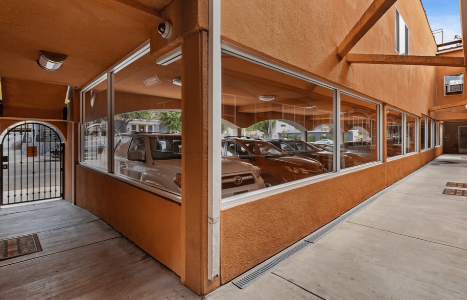 1102 W 29th St, Los Angeles, CA for sale - Building Photo - Image 2 of 7