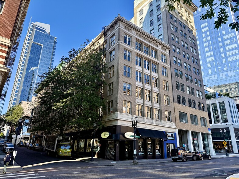 800 SW Washington St, Portland, OR for lease - Building Photo - Image 1 of 14