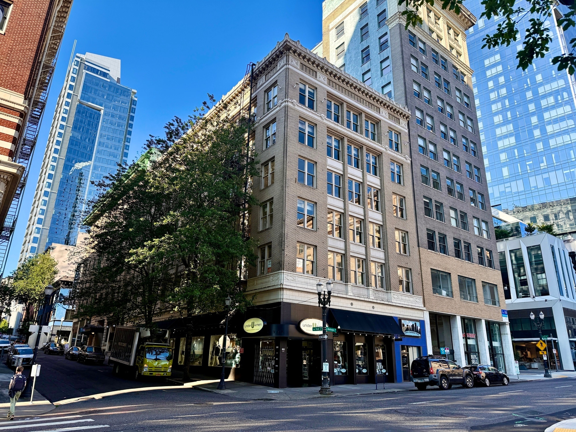 800 SW Washington St, Portland, OR for lease Building Photo- Image 1 of 15