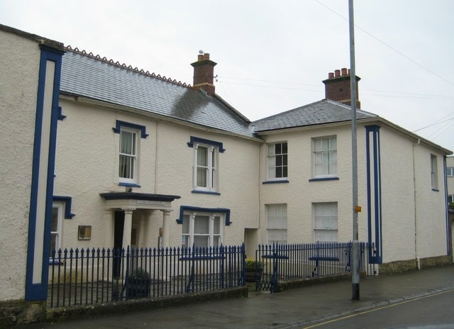 21-21A Holyrood St, Chard for sale Primary Photo- Image 1 of 1