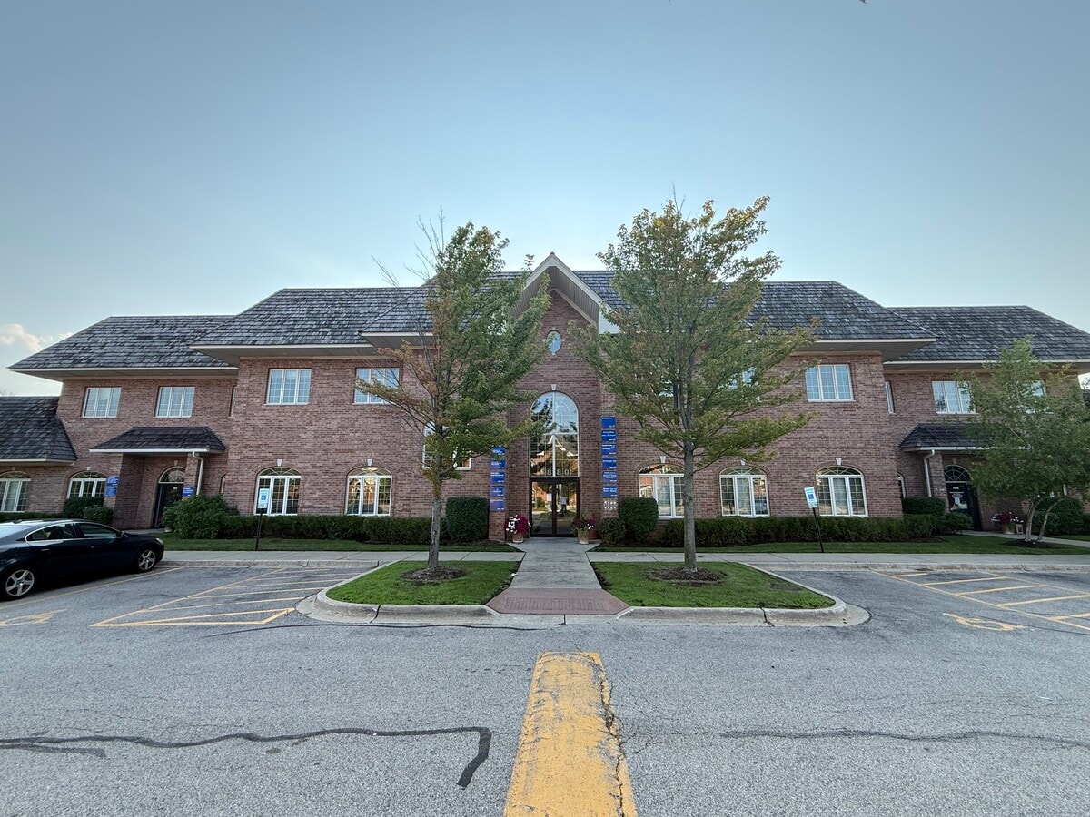 1880 W Winchester Rd, Libertyville, IL 60048 - Unit 204 - - Interior Photo - Image 2 of 24
