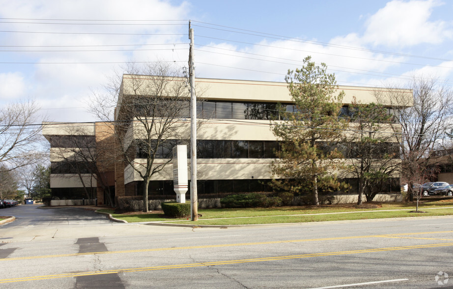 1655 N Arlington Heights Rd, Arlington Heights, IL for lease - Building Photo - Image 2 of 3