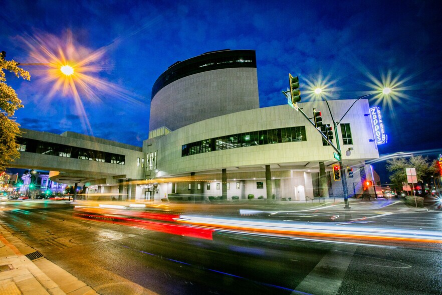 400 E Stewart Ave, Las Vegas, NV for lease - Building Photo - Image 1 of 25