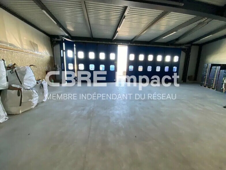 Flex in Darois for lease - Interior Photo - Image 2 of 6