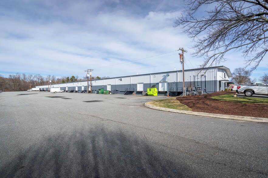 1381 S Park Dr, Kernersville, NC for lease - Building Photo - Image 3 of 5
