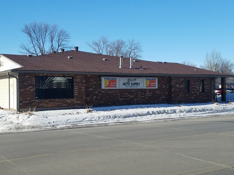 502 Sheyenne St, West Fargo, ND 58078