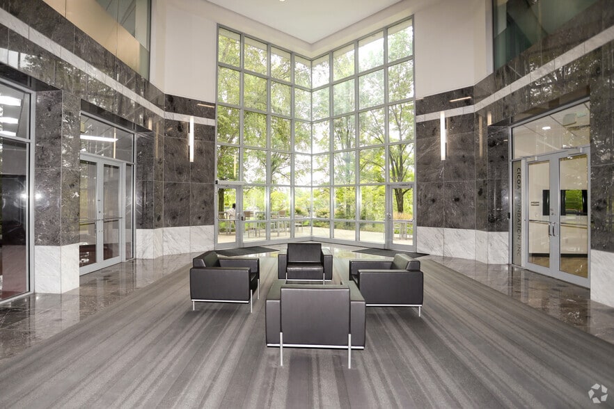 8440 Woodfield Crossing Blvd, Indianapolis, IN for lease - Interior Photo - Image 2 of 21