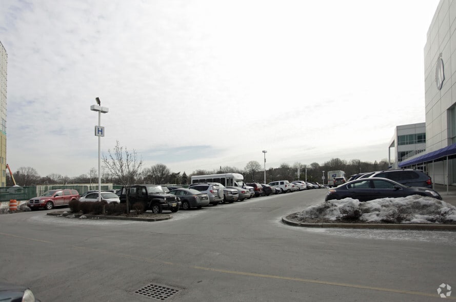 1200 Waters Pl, Bronx, NY for lease - Building Photo - Image 3 of 13