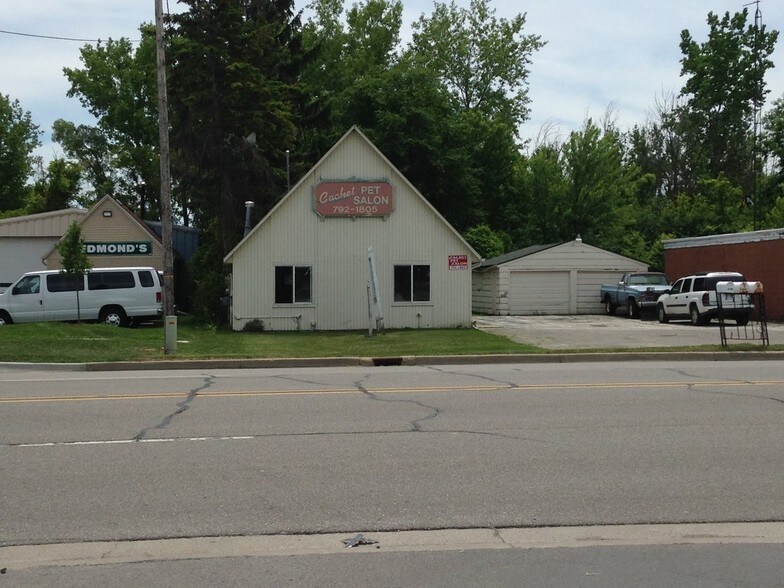 3145 Shattuck Rd, Saginaw, MI 48603