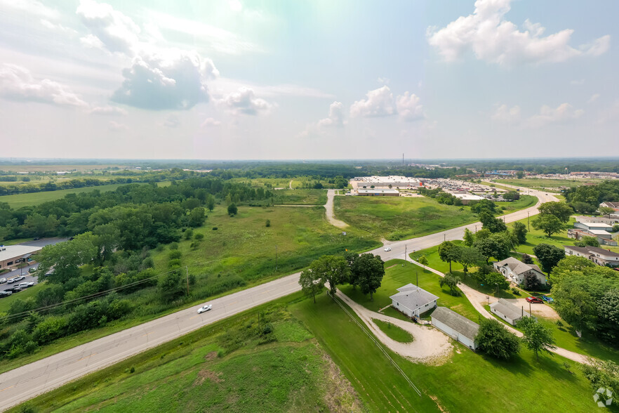 300 Spellisy Ct, Morris, IL for sale - Aerial - Image 2 of 10