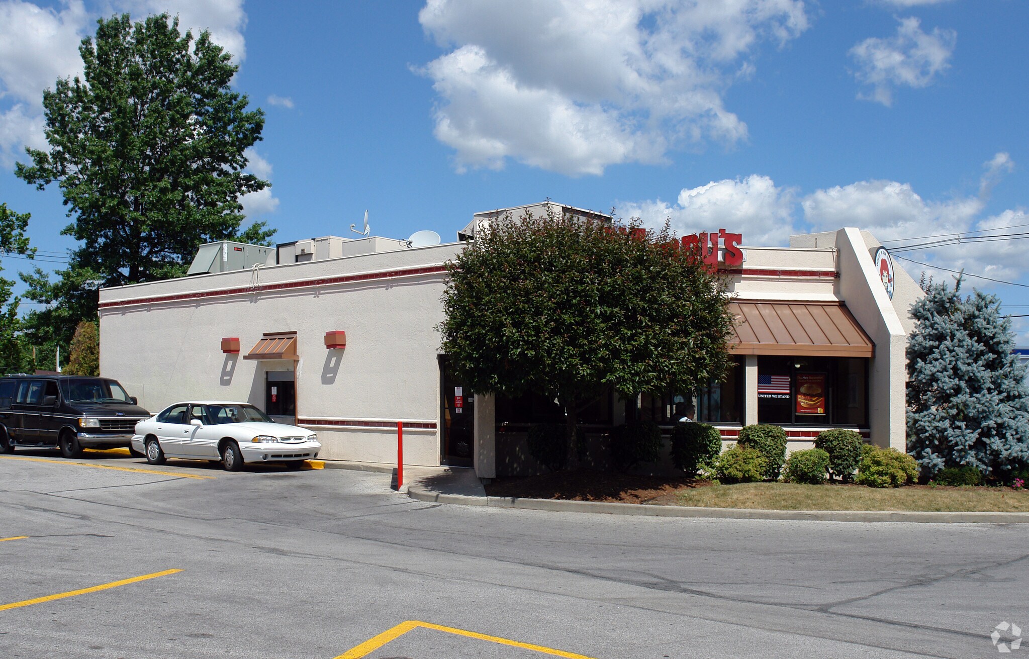 2215 Maplecrest Rd, Fort Wayne, IN for sale Primary Photo- Image 1 of 1