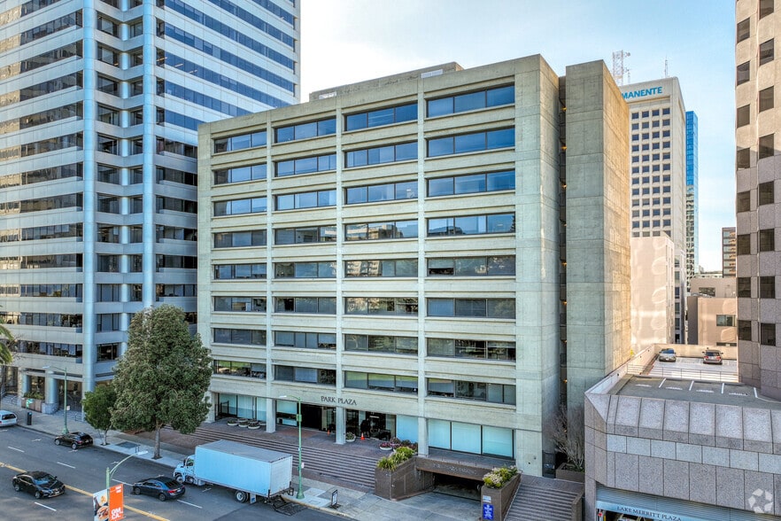 1939 Harrison St, Oakland, CA for lease - Primary Photo - Image 2 of 7