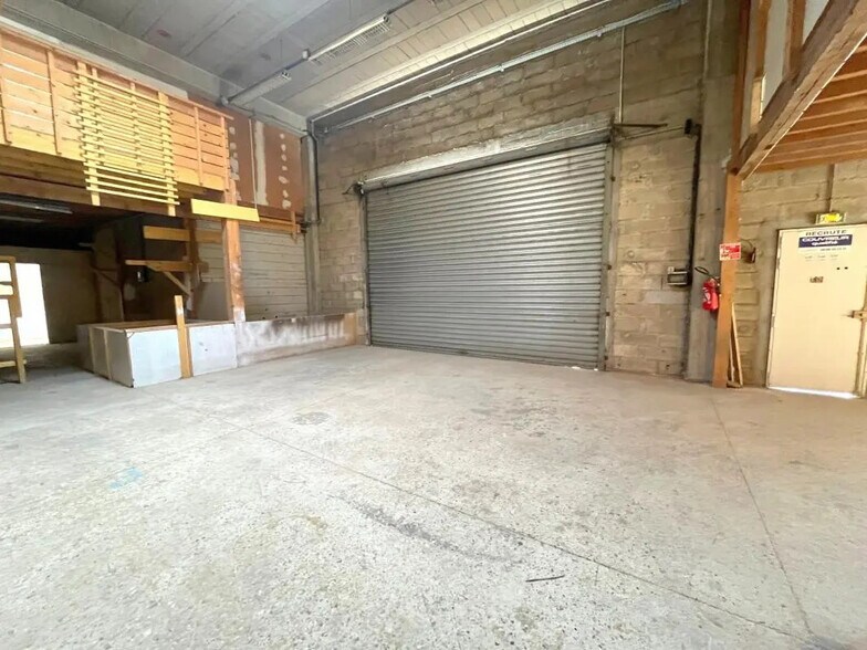 Flex in Sartrouville for lease - Building Photo - Image 1 of 14