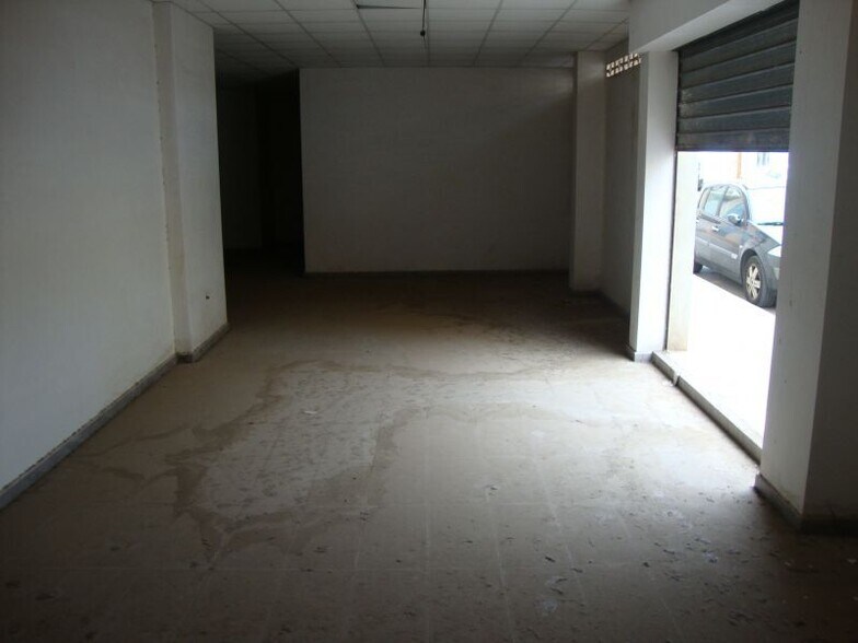 Retail in Benifaió for lease - Building Photo - Image 2 of 4