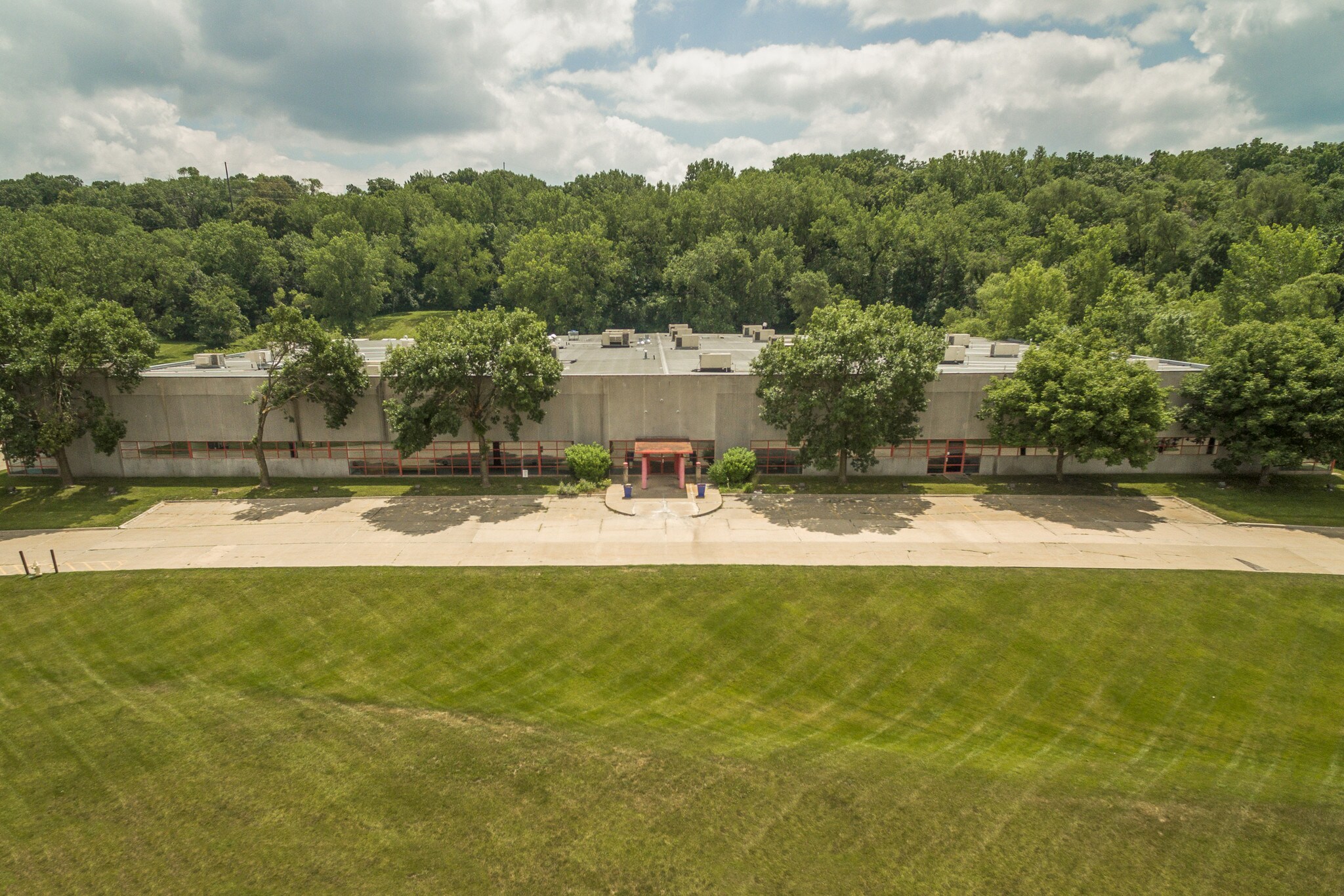 1202 Thomas Beck Rd, Des Moines, IA for sale Building Photo- Image 1 of 1