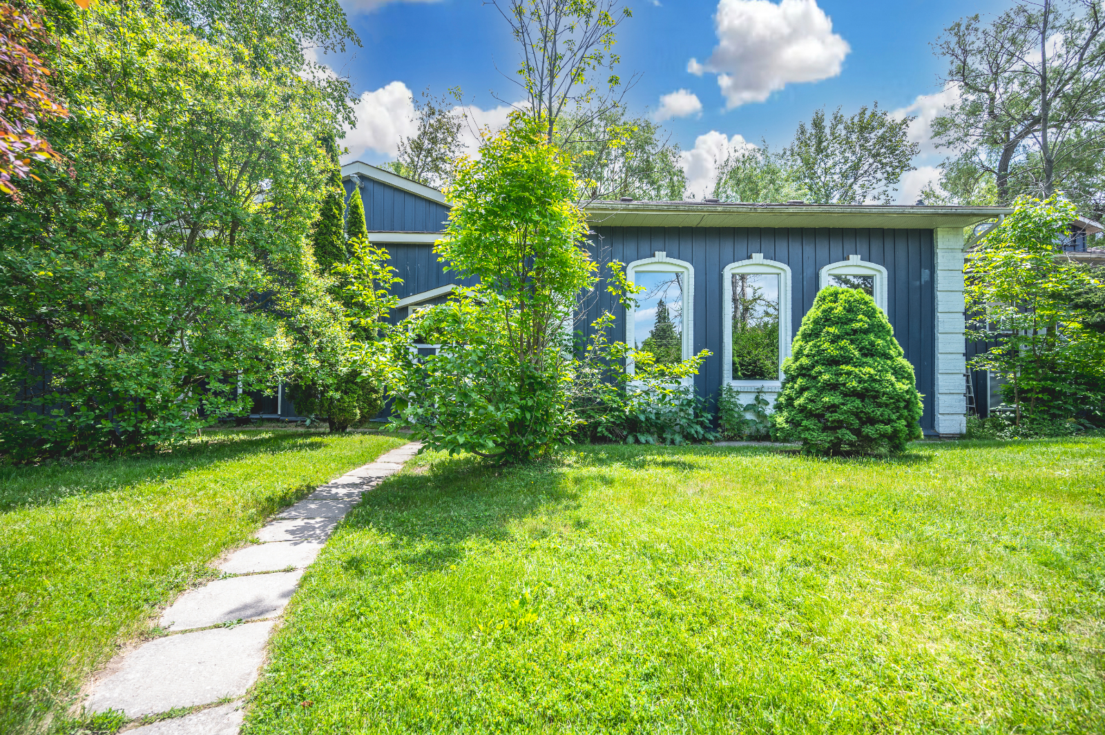 3071 Mosley St, Wasaga Beach, ON for sale Primary Photo- Image 1 of 6