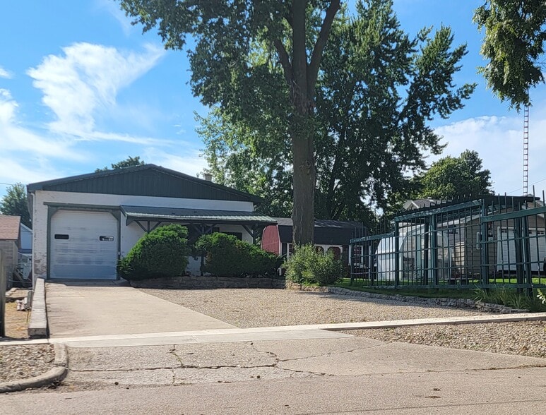 605 Evans Ave, Ashton, IL for sale - Primary Photo - Image 1 of 4