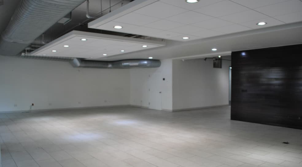 555 W 52nd St, New York, NY for lease - Building Photo - Image 2 of 5