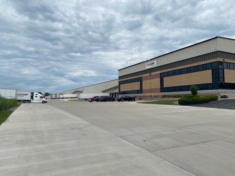 1381 Partnership Dr, Ashwaubenon, WI for lease - Building Photo - Image 3 of 12