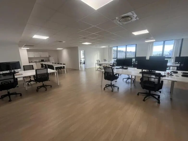 Office in Nice for lease - Building Photo - Image 3 of 7