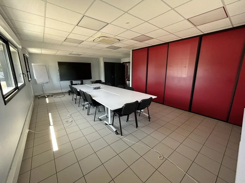 Office in Les Sorinières for lease Interior Photo- Image 1 of 6