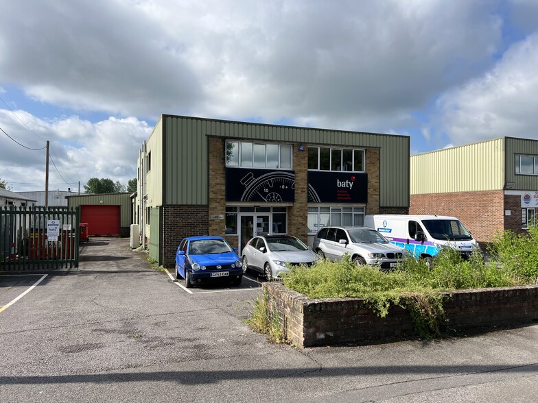 Victoria Rd, Burgess Hill for lease - Building Photo - Image 1 of 3