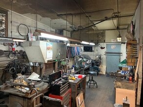 4040 SE Division St, Portland, OR for sale Interior Photo- Image 1 of 4