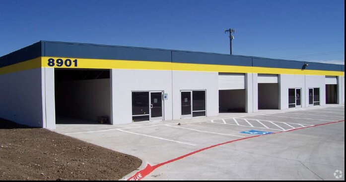 8901 West Fwy, Fort Worth, TX for lease - Building Photo - Image 2 of 4