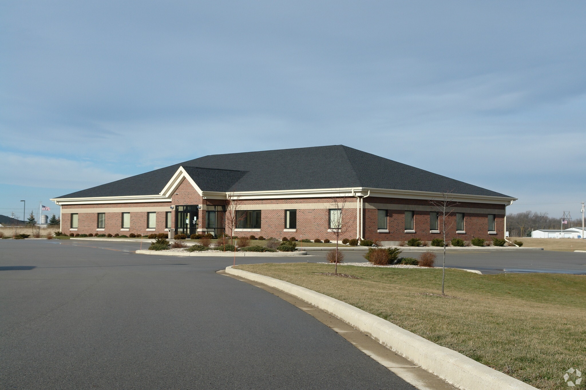 2935 Universal Ct, Oshkosh, WI for lease Primary Photo- Image 1 of 14