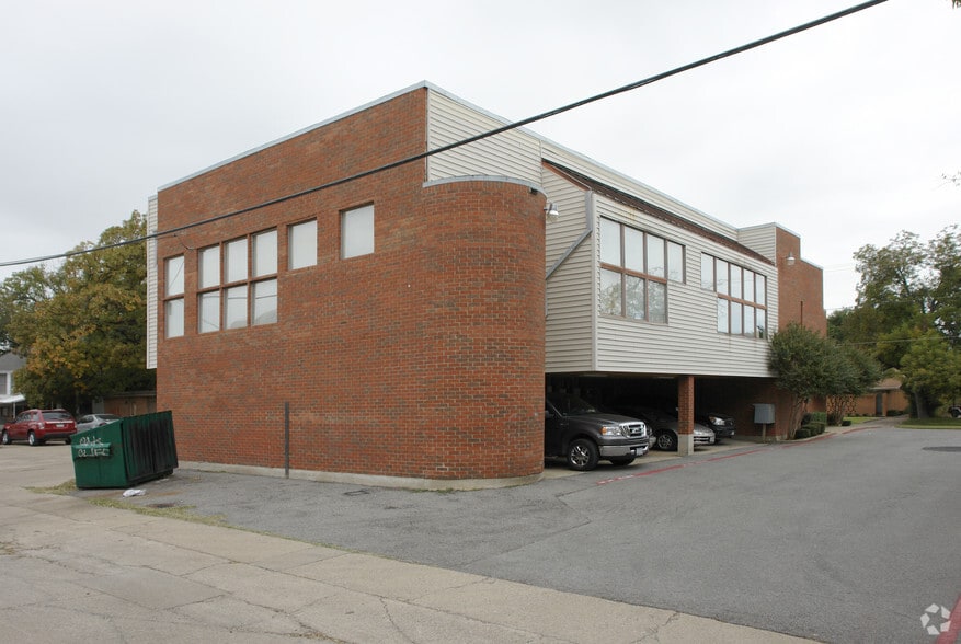 210 W 10th St, Dallas, TX for lease - Building Photo - Image 3 of 4
