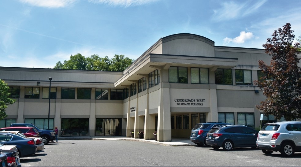 765 Straits Tpke, Middlebury, CT for lease - Building Photo - Image 1 of 7