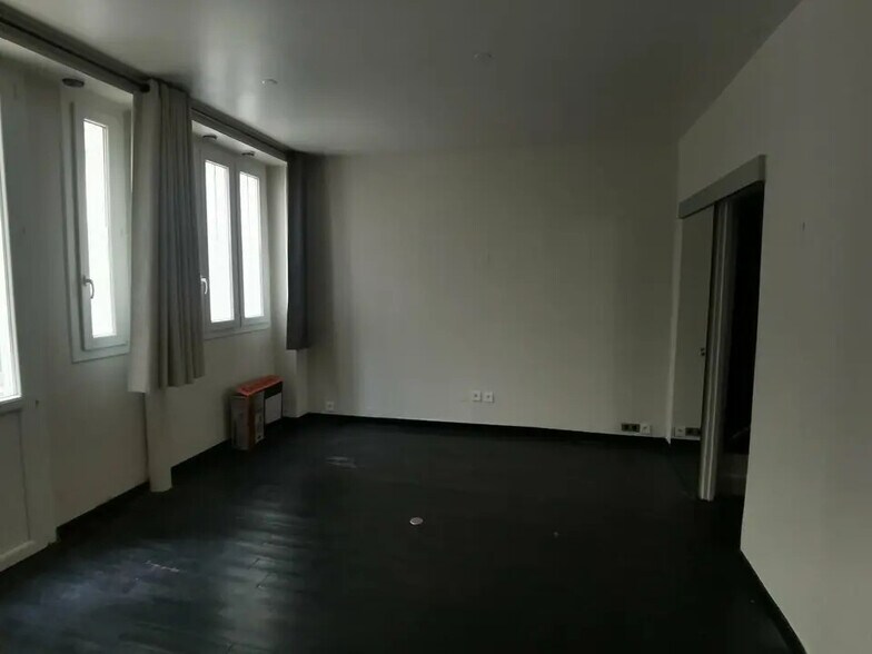 Office in Paris for lease - Building Photo - Image 1 of 8