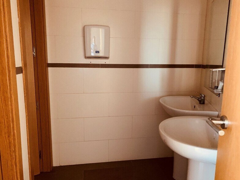 Office in Santiponce for lease - Building Photo - Image 1 of 20