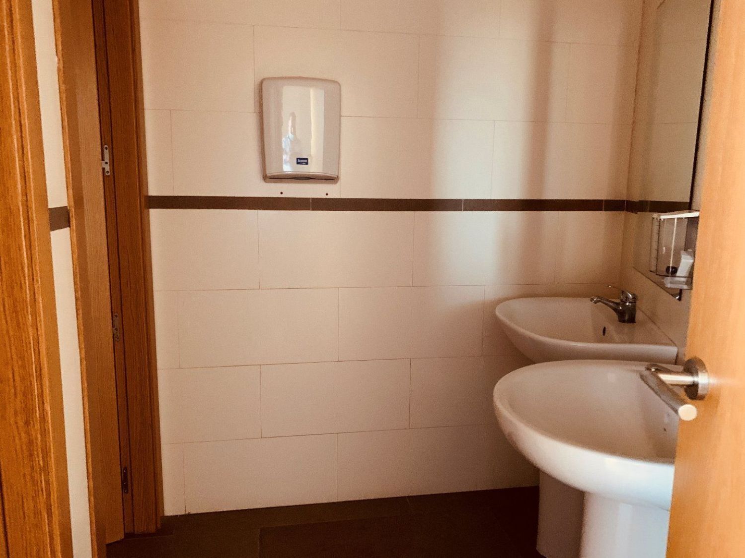 Office in Santiponce for lease Building Photo- Image 1 of 21