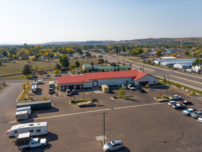 748 Crescent Cir, Great Falls, MT for sale - Building Photo - Image 2 of 38