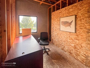 63595 Hunnell Rd, Bend, OR for lease Interior Photo- Image 2 of 8